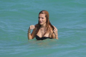 bella_thorne_nip3