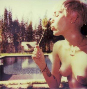 miley cyrus full nude in v magazine