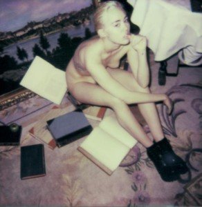 miley cyrus full nude in v magazine