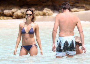 jessica_alba_beach11