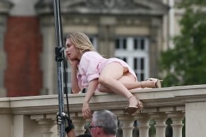 amanda seyfred upskirt
