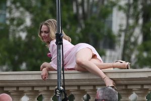 amanda seyfred upskirt